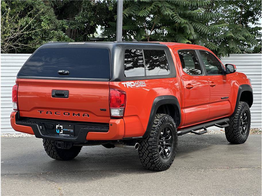 Used 2016 Toyota Tacoma TRD Off-Road AWD/4WD image 10