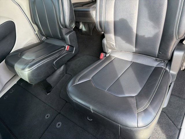 Used 2024 Chrysler Pacifica Touring-L image 20