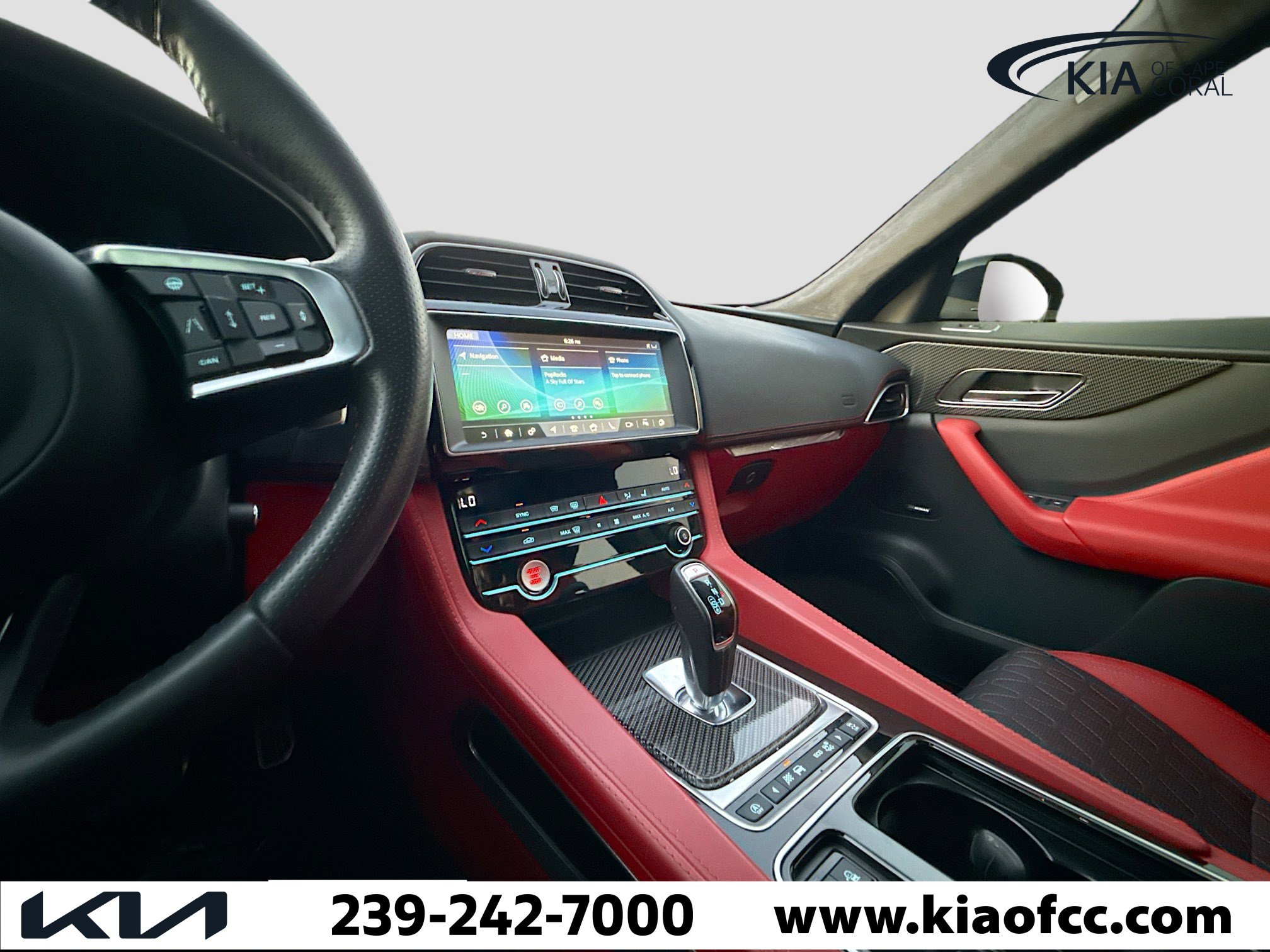 Used 2020 Jaguar F-PACE SVR image 27