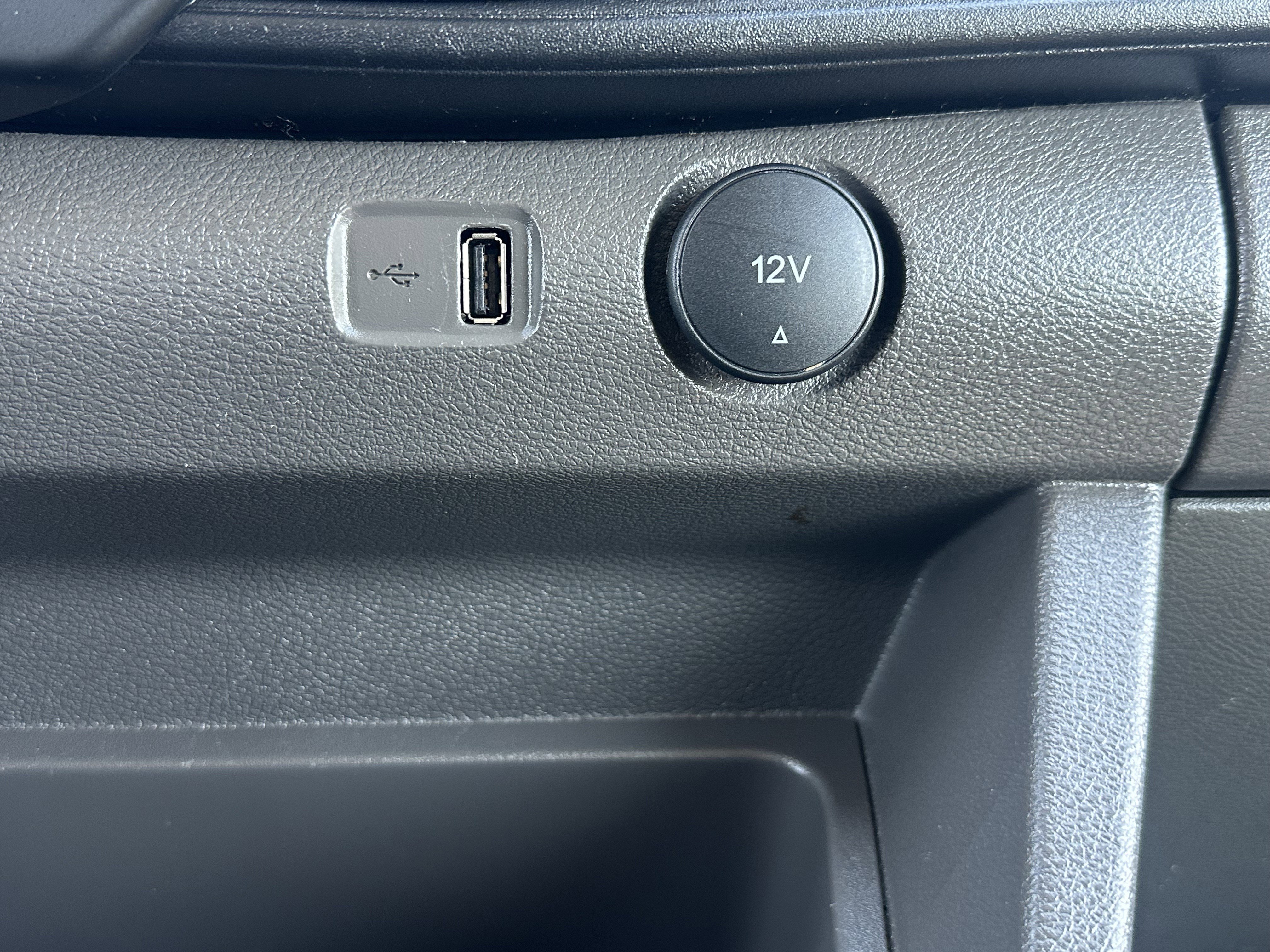 Used 2024 Ford Transit 350 XLT image 32