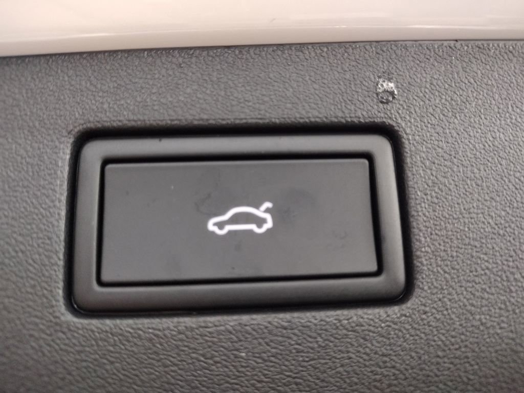 New 2026 Volkswagen Tiguan SEL R-Line image 19