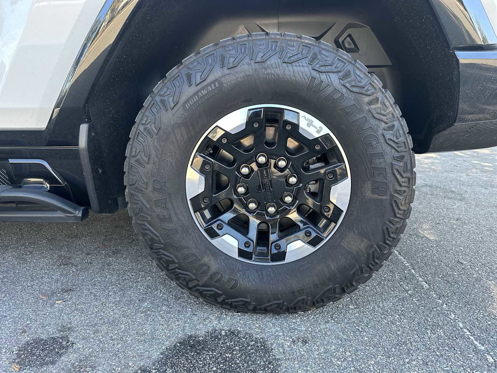 Certified 2025 GMC Hummer EV 3X w/ Extreme Off-Road Package image 12