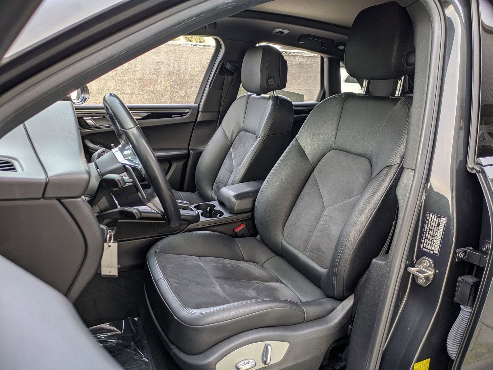 Used 2018 Porsche Macan image 30