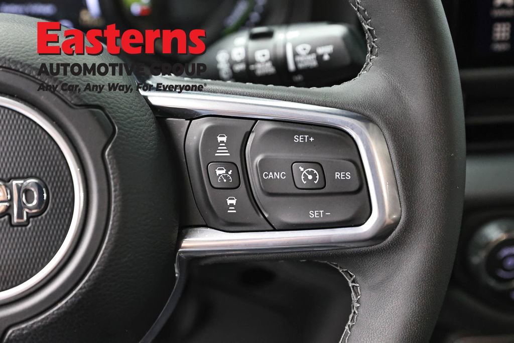 Used 2025 Jeep Wrangler Unlimited Sahara AWD/4WD image 16
