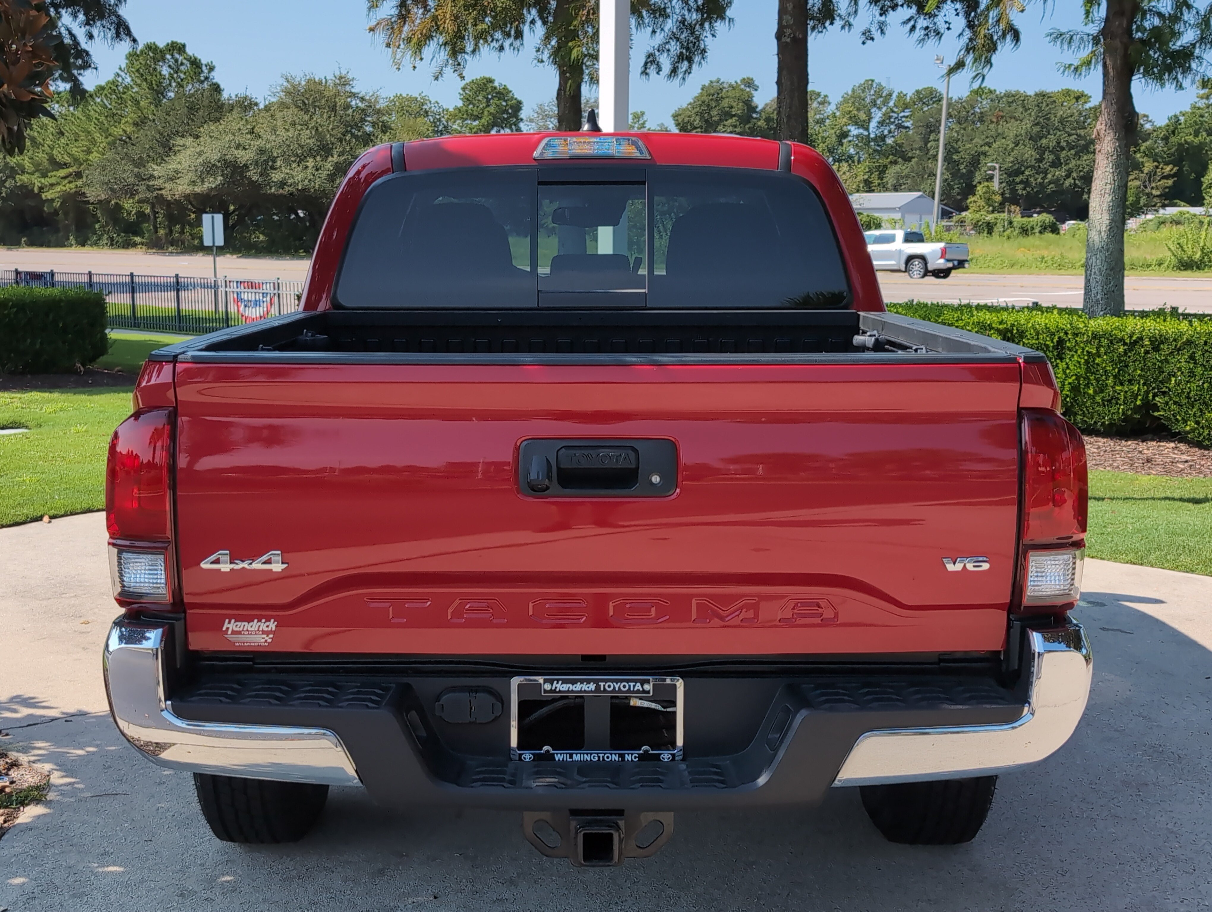 Certified 2023 Toyota Tacoma SR5 AWD/4WD image 9