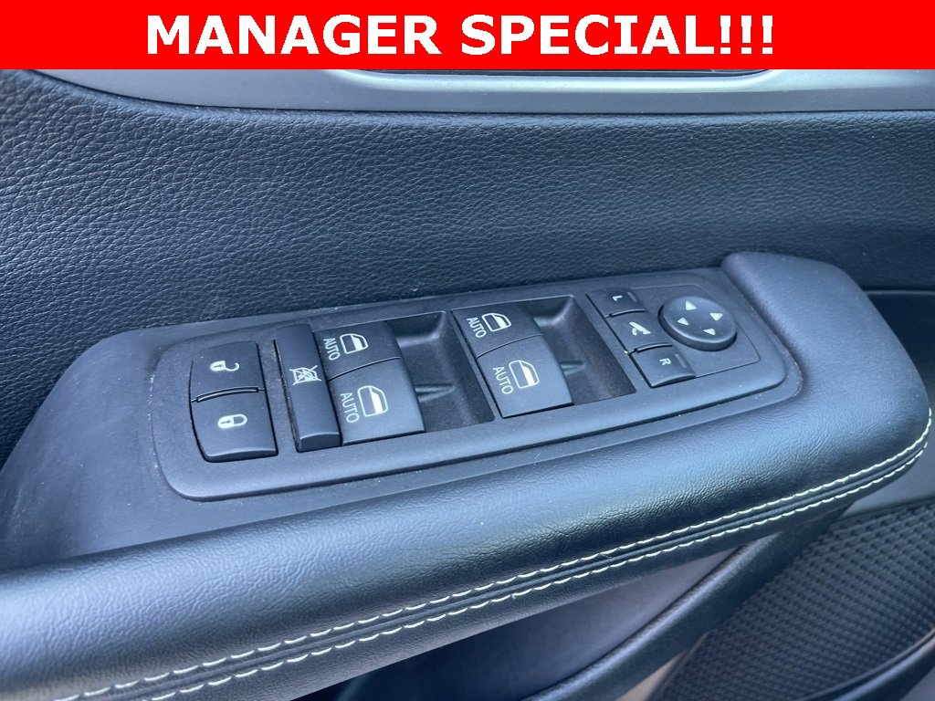 Used 2025 Chrysler Pacifica Limited image 38