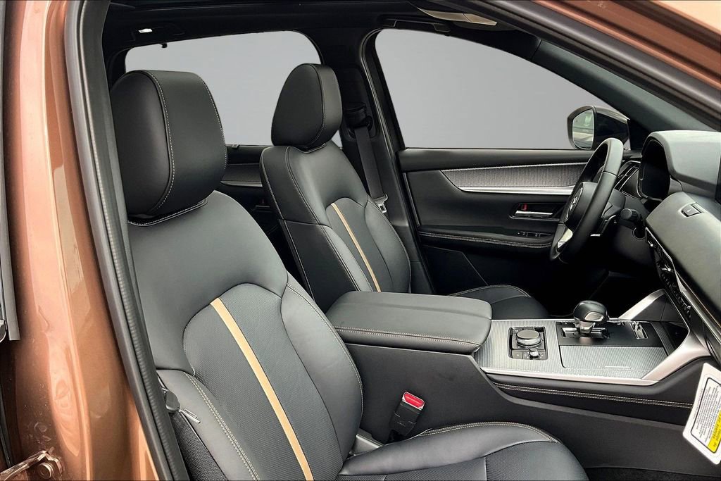New 2025 MAZDA CX-70 Plug-In Hybrid w/ Premium Plus AWD/4WD image 12