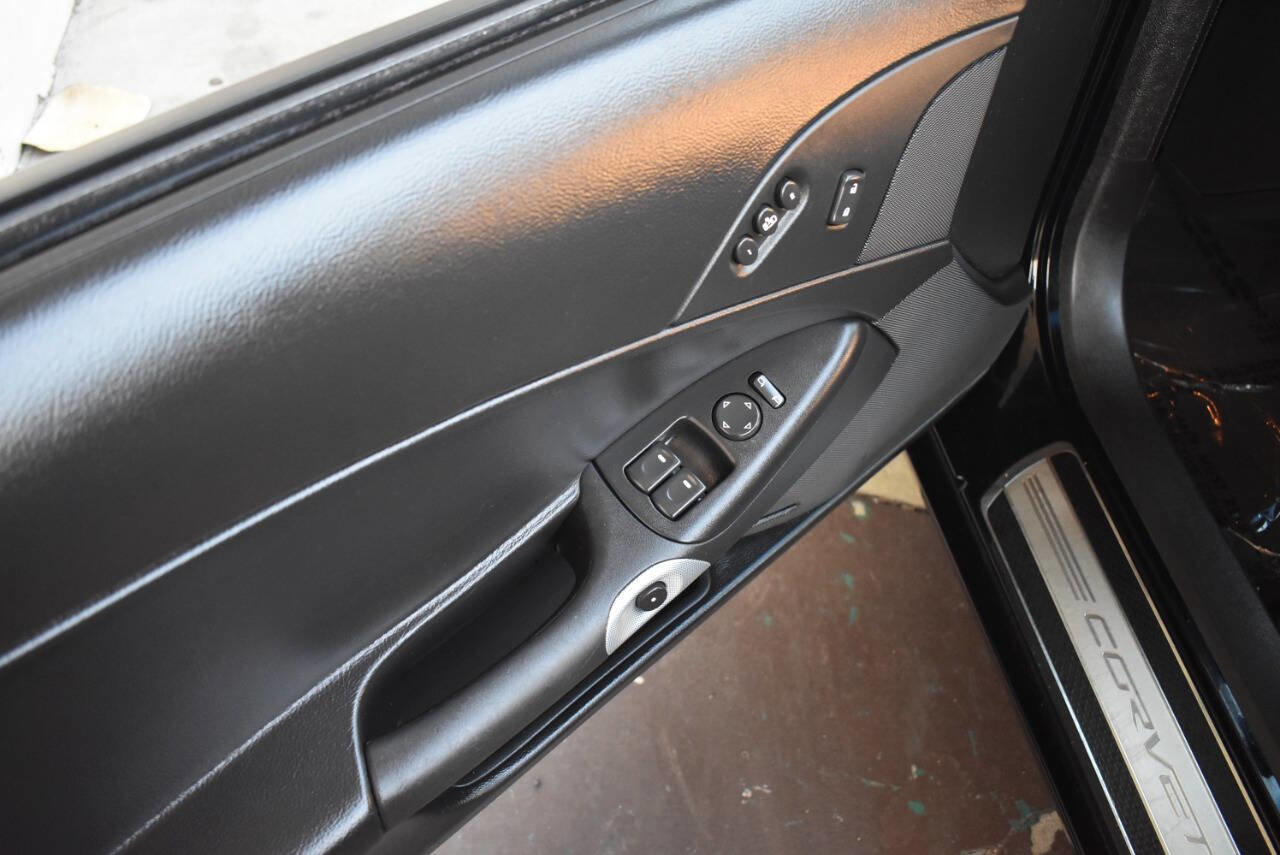 Used 2007 Chevrolet Corvette Base 2dr Coupe w/ Preferred Equipment Group image 46