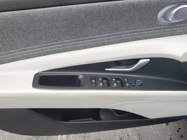 Certified 2025 Hyundai Elantra Limited FWD image 20