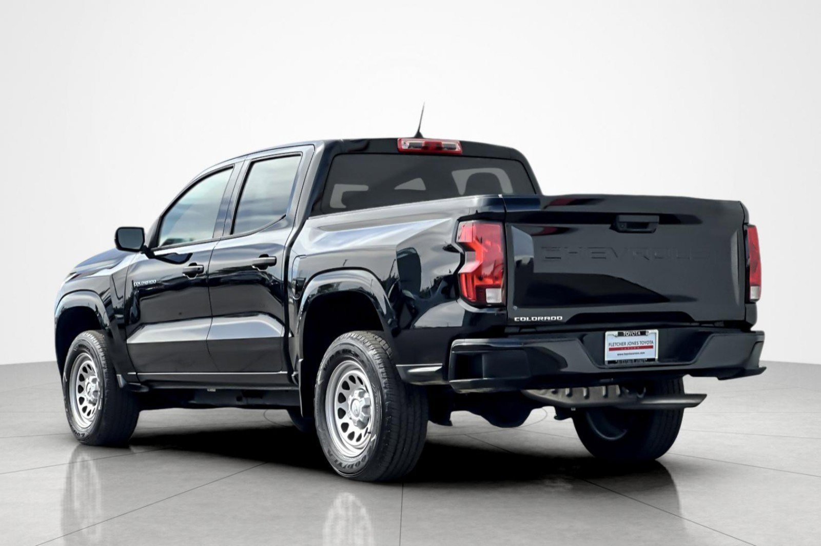 Used 2023 Chevrolet Colorado W/T image 3