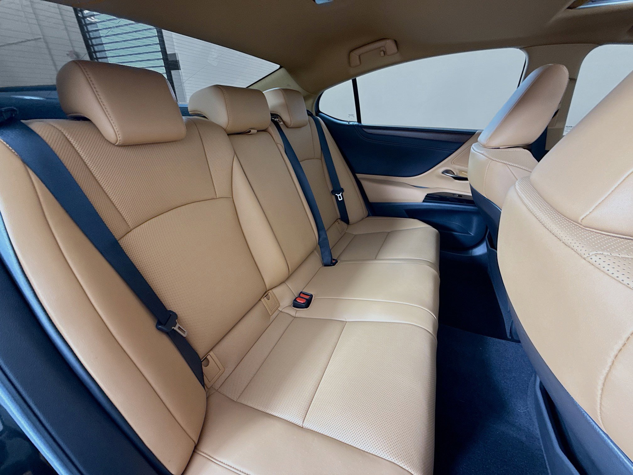 Used 2025 Lexus ES 300h w/ Premium Package image 26