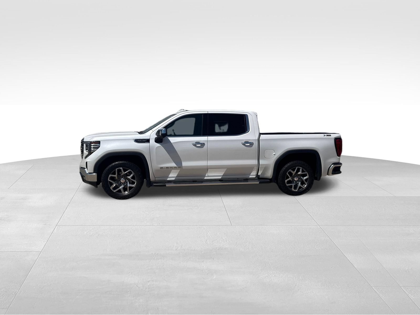 Used 2023 GMC Sierra 1500 SLT w/ SLT Premium Package AWD/4WD image 27