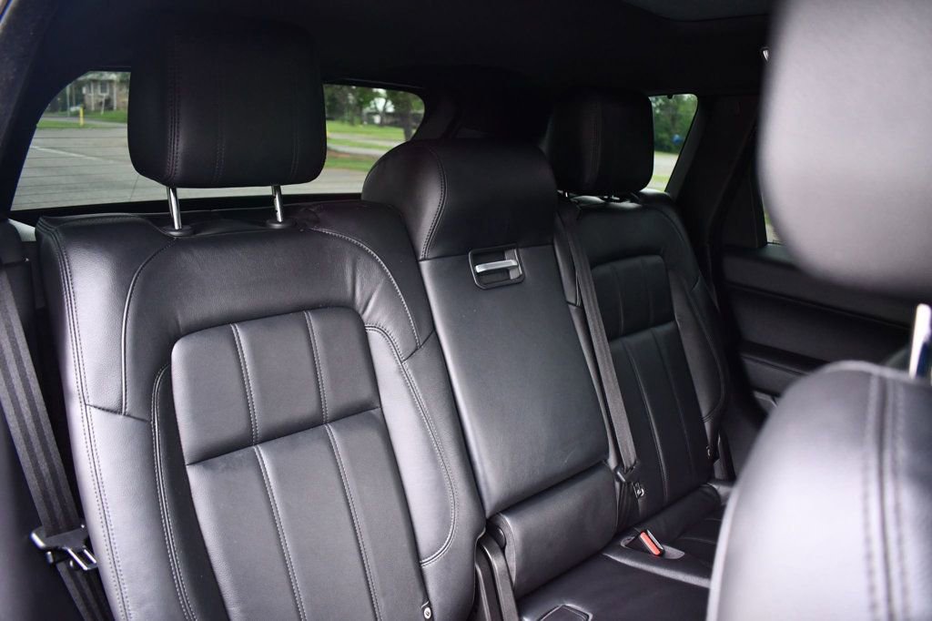 Used 2020 Land Rover Range Rover Sport SE image 20