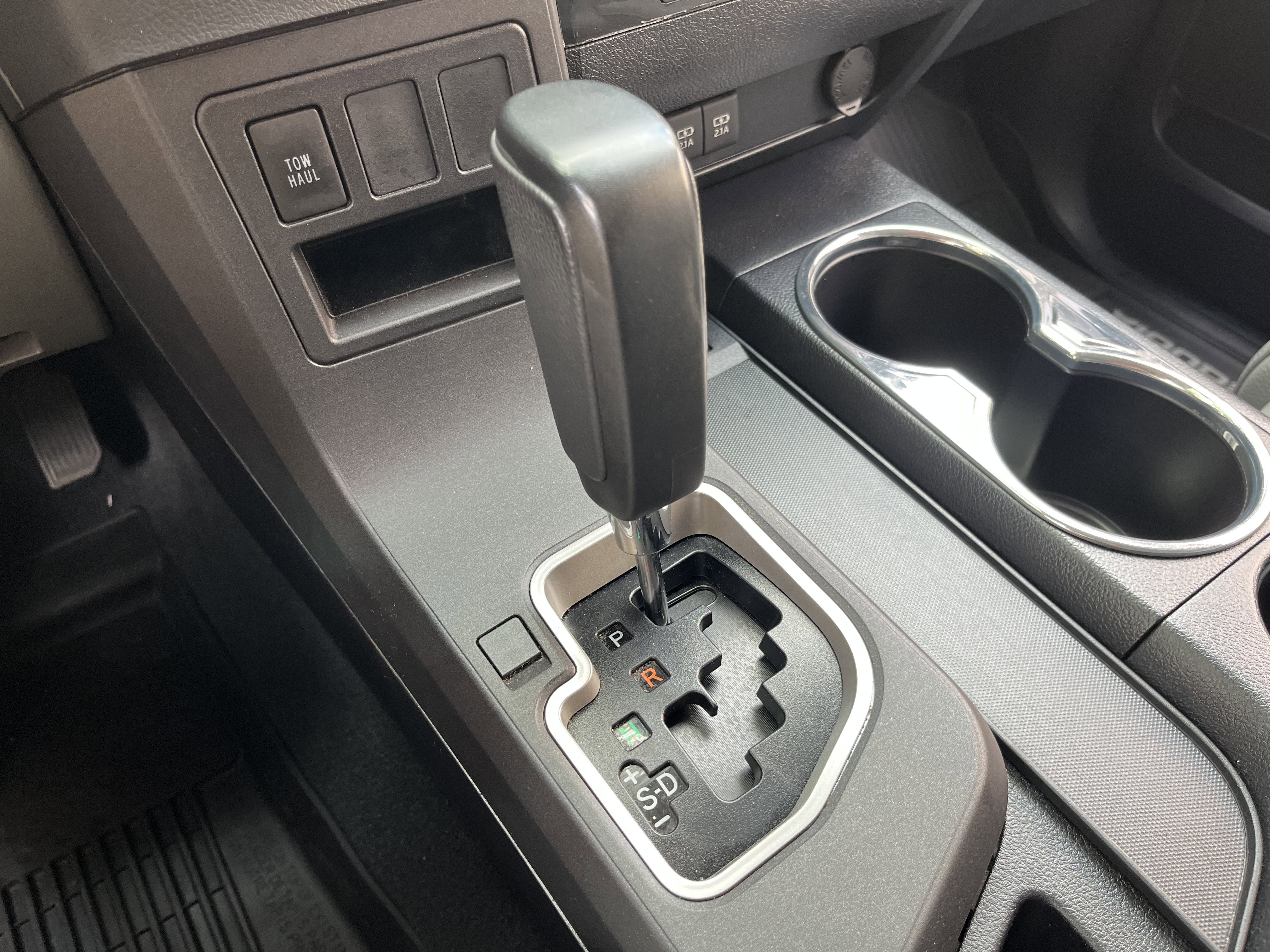 Used 2020 Toyota Sequoia Limited w/ Safety & Convenience Package RWD image 28
