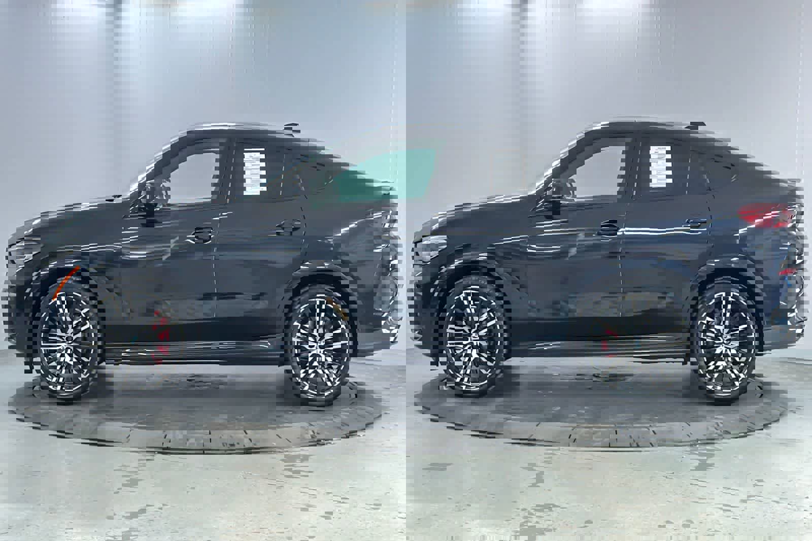 Used 2023 BMW X6 xDrive40i w/ M Sport Package image 5