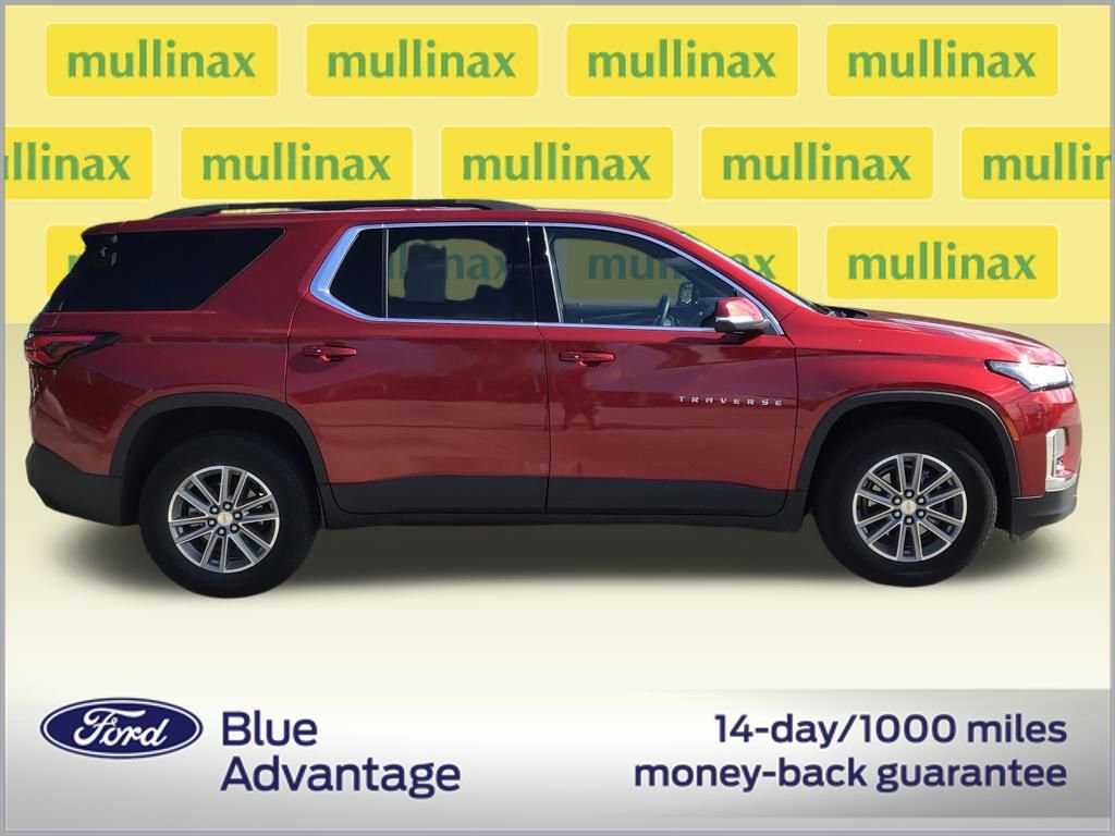 Used 2023 Chevrolet Traverse LT image 2