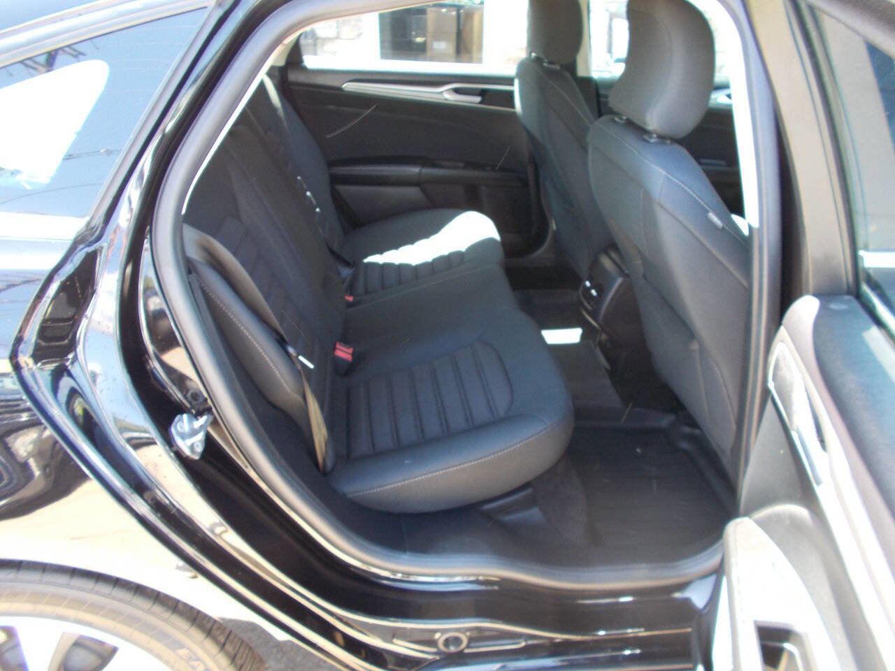 Used 2019 Ford Fusion SE AWD/4WD image 20