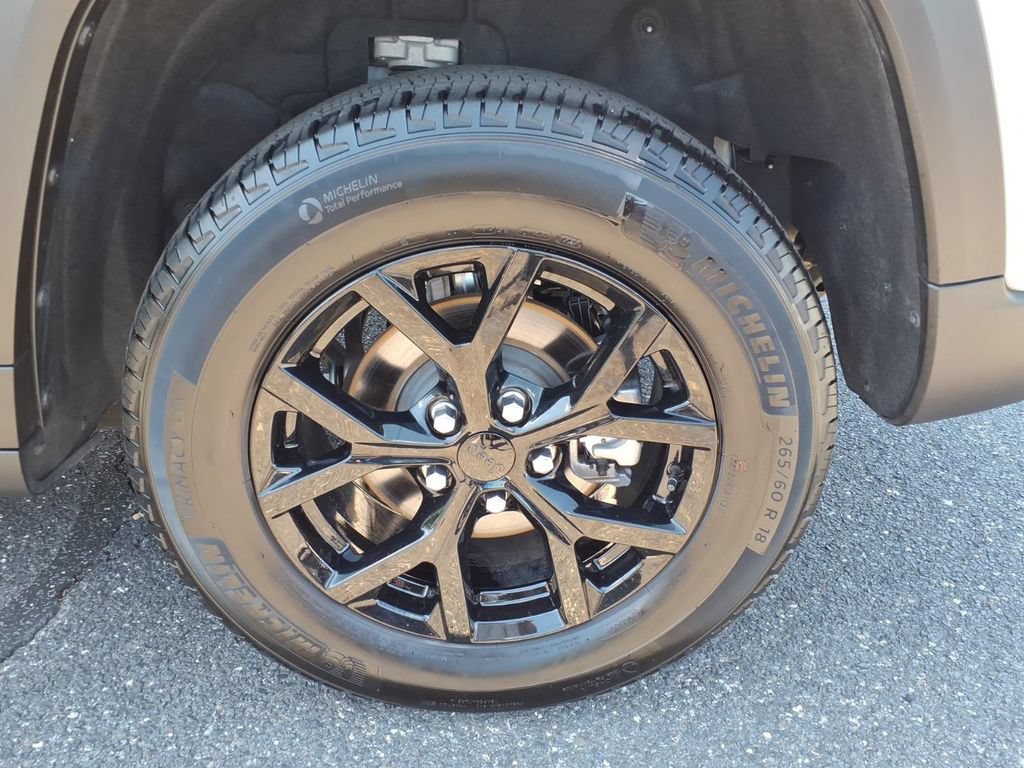 Certified 2024 Jeep Grand Cherokee Altitude RWD image 17