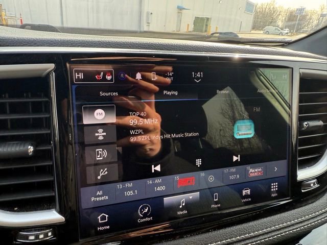 Used 2023 Chrysler Pacifica Touring image 19