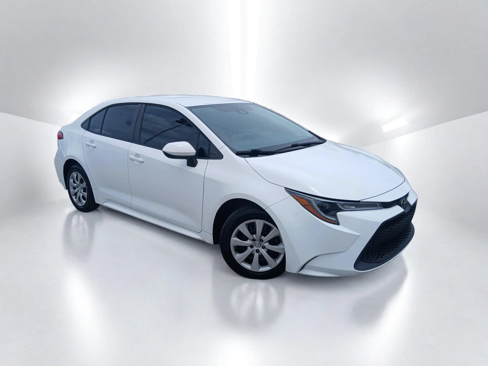 Used 2020 Toyota Corolla LE FWD image 2
