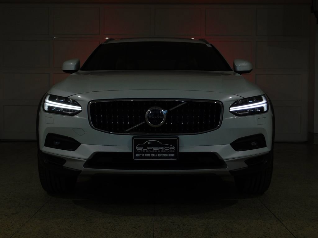 Used 2026 Volvo V90 B6 Cross Country Ultra image 14