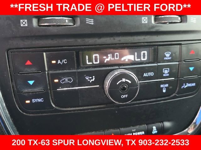 Used 2015 Chrysler Town & Country Touring image 17