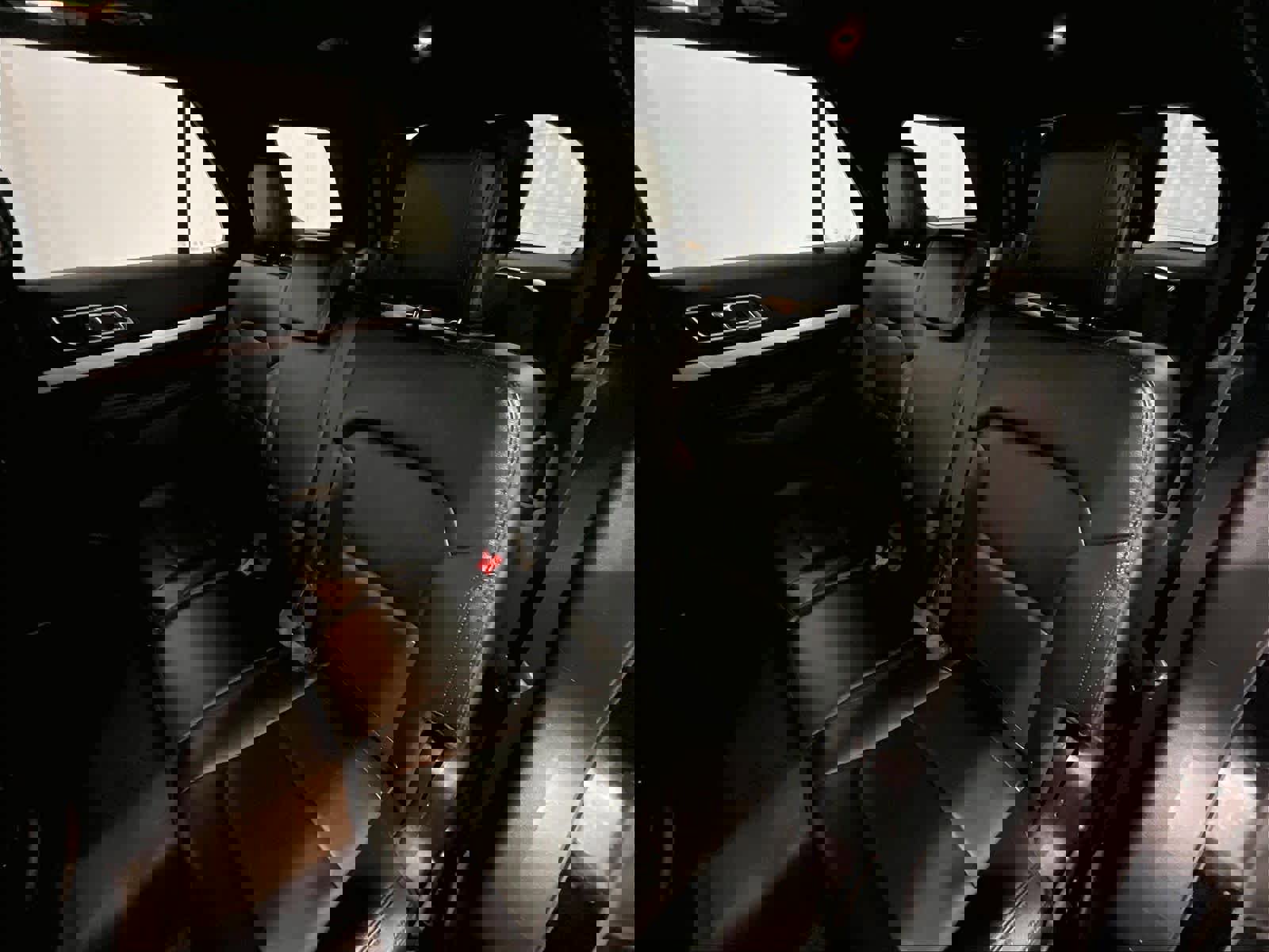 Used 2017 Ford Explorer XLT w/ Equipment Group 202A AWD/4WD image 15