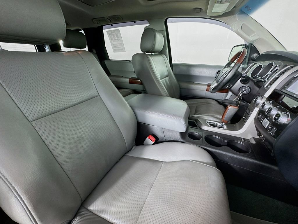 Used 2016 Toyota Sequoia Platinum image 30