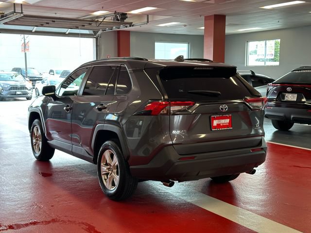 Certified 2021 Toyota RAV4 LE AWD/4WD image 5