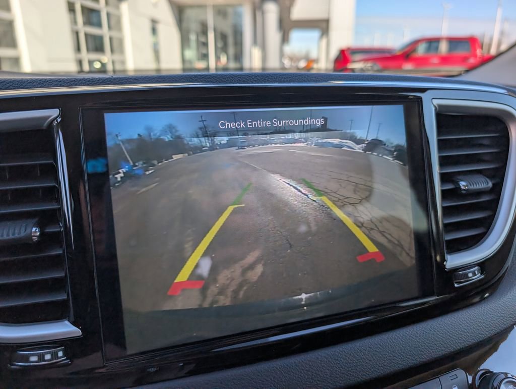 Used 2024 Chrysler Pacifica Touring-L FWD image 29