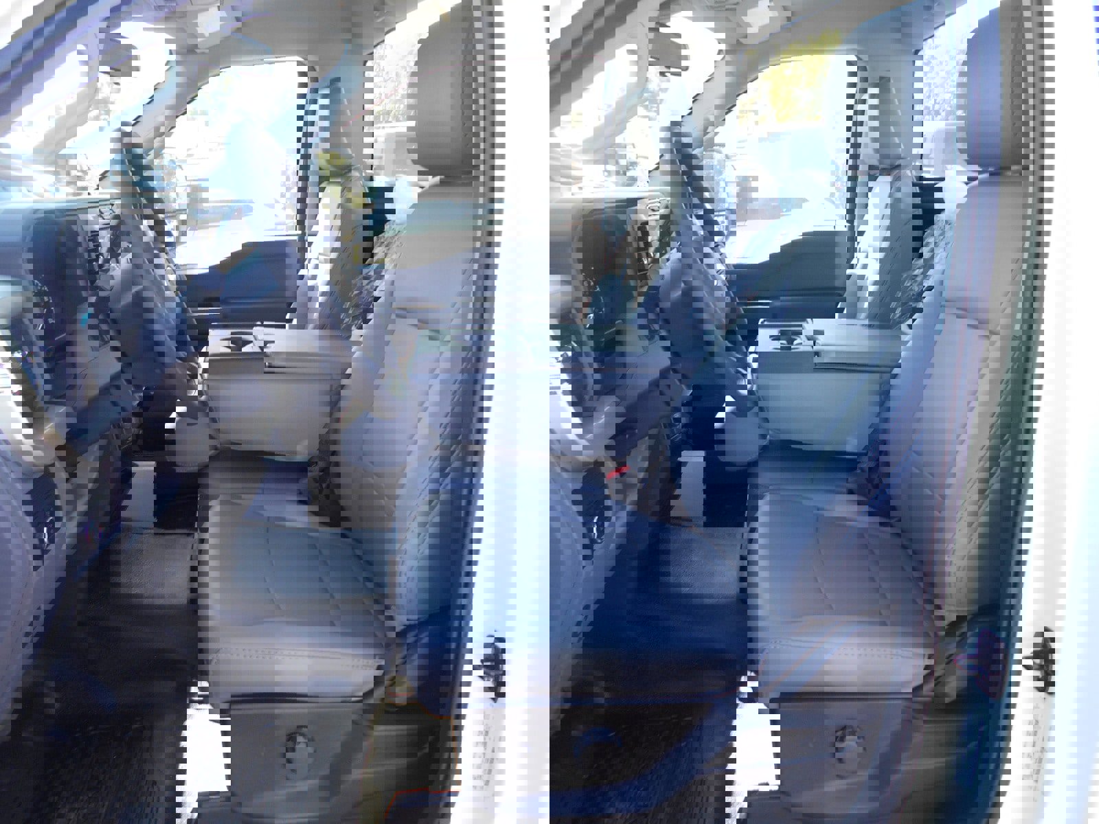 Used 2024 Ford F550 4x4 Regular Cab Super Duty image 5