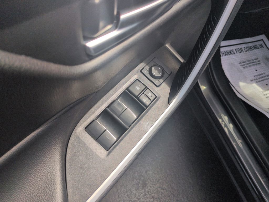 Used 2025 Toyota RAV4 XLE AWD/4WD image 11