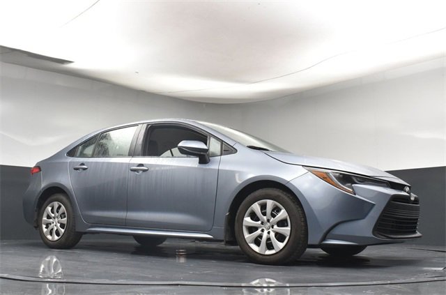 Used 2025 Toyota Corolla LE image 29