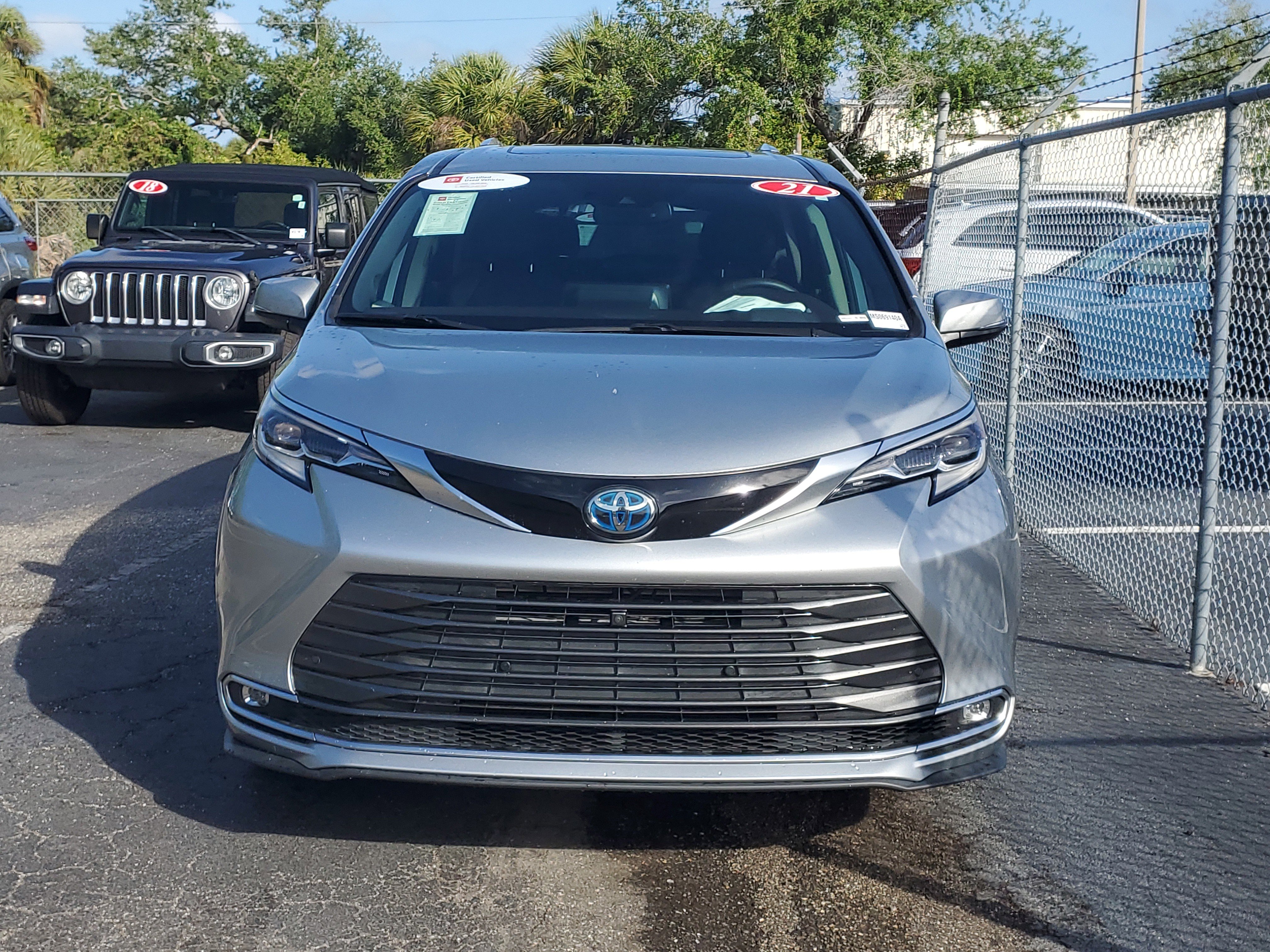 Certified 2021 Toyota Sienna Platinum image 2