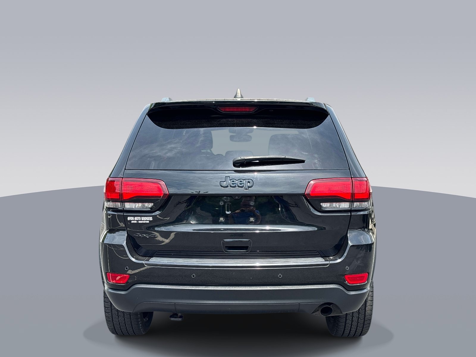 Used 2018 Jeep Grand Cherokee Laredo AWD/4WD image 4