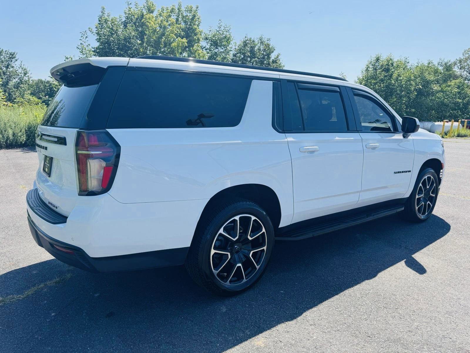 Used 2023 Chevrolet Suburban RST image 9