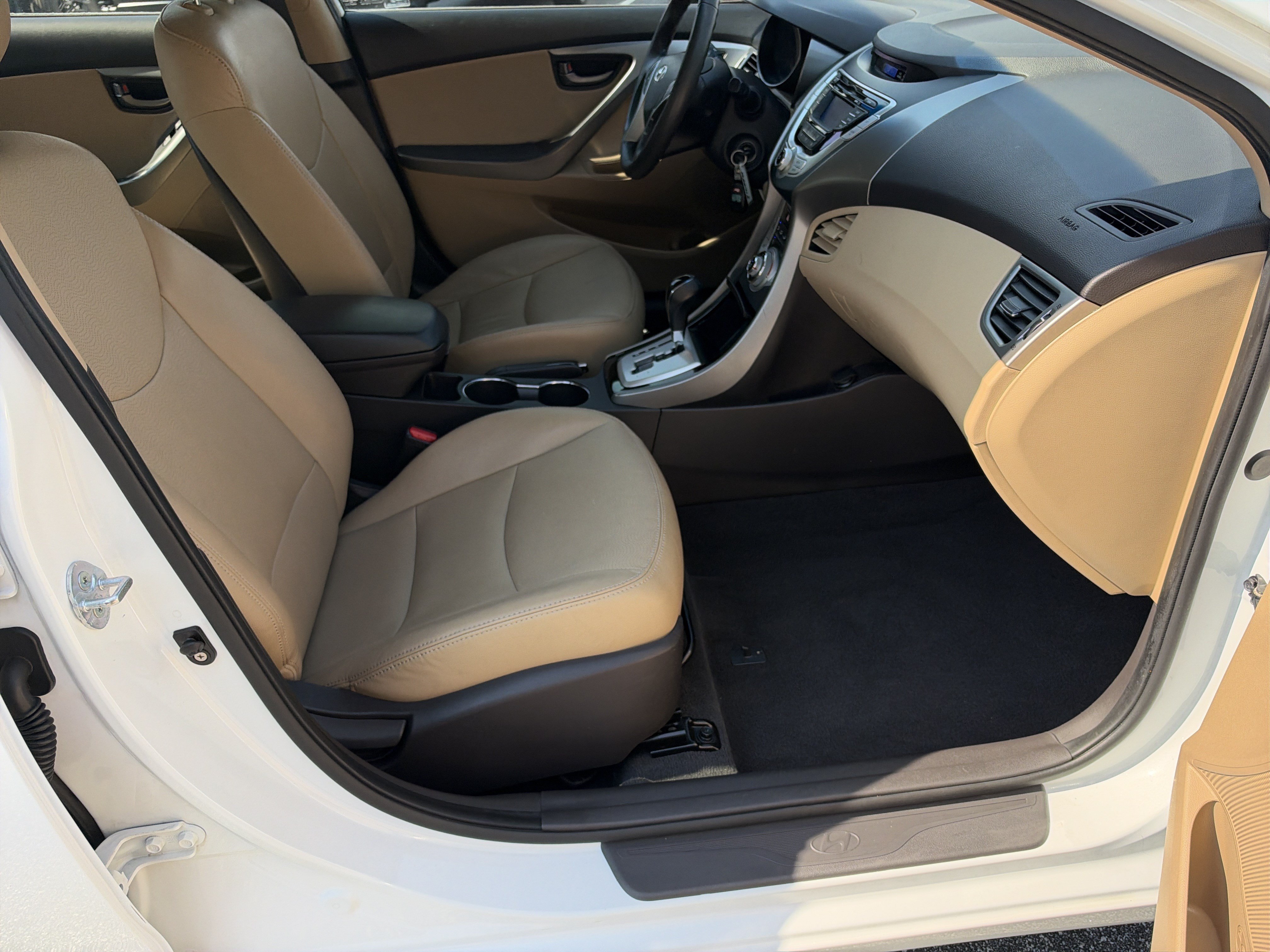 Used 2012 Hyundai Elantra Limited FWD image 16