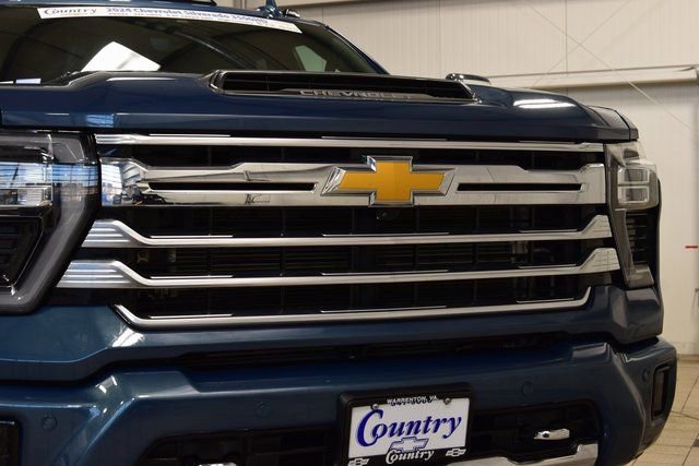 Used 2024 Chevrolet Silverado 3500 High Country w/ Technology Package AWD/4WD image 11