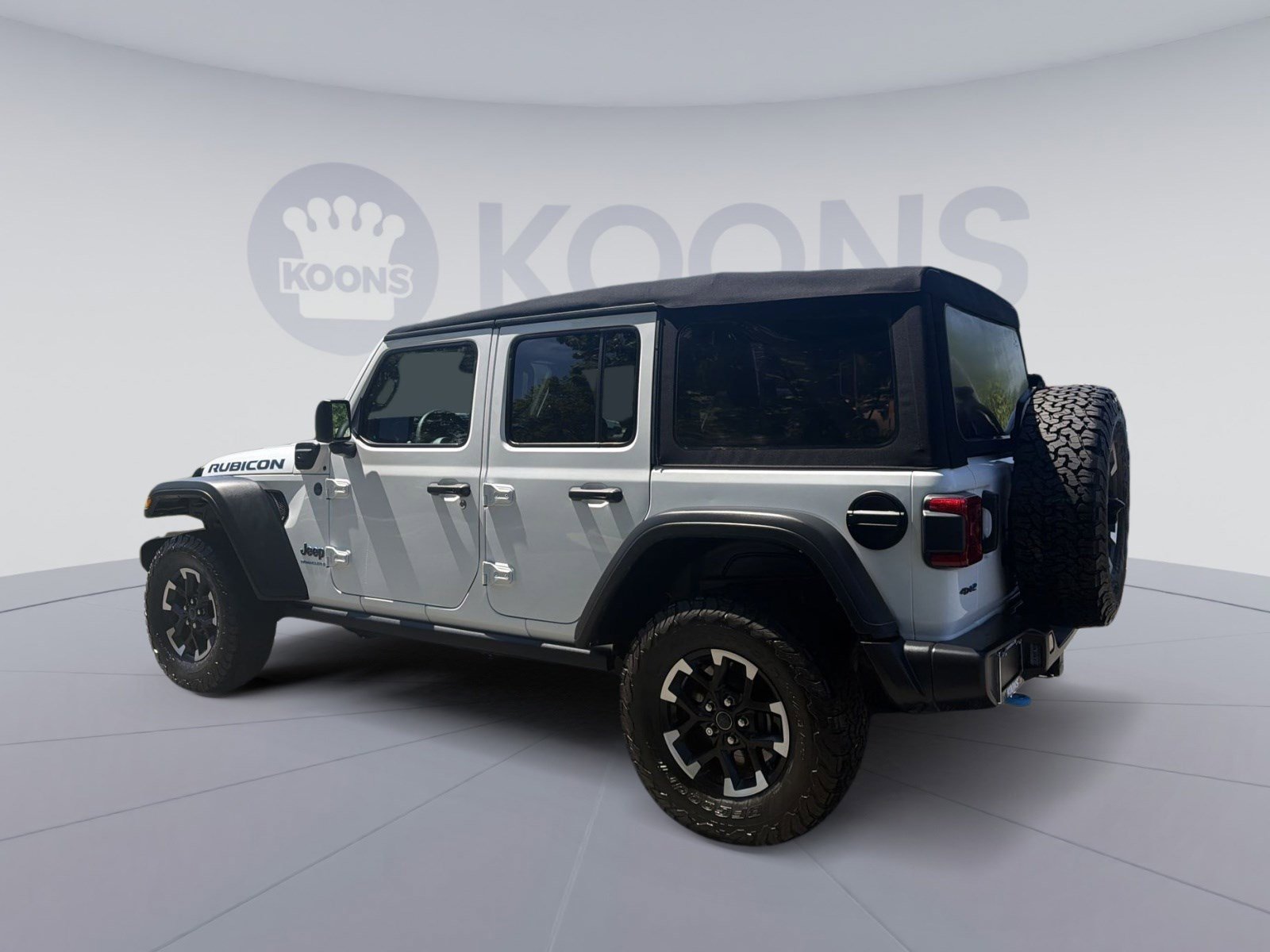 Used 2024 Jeep Wrangler Unlimited Rubicon 4xe AWD/4WD image 4