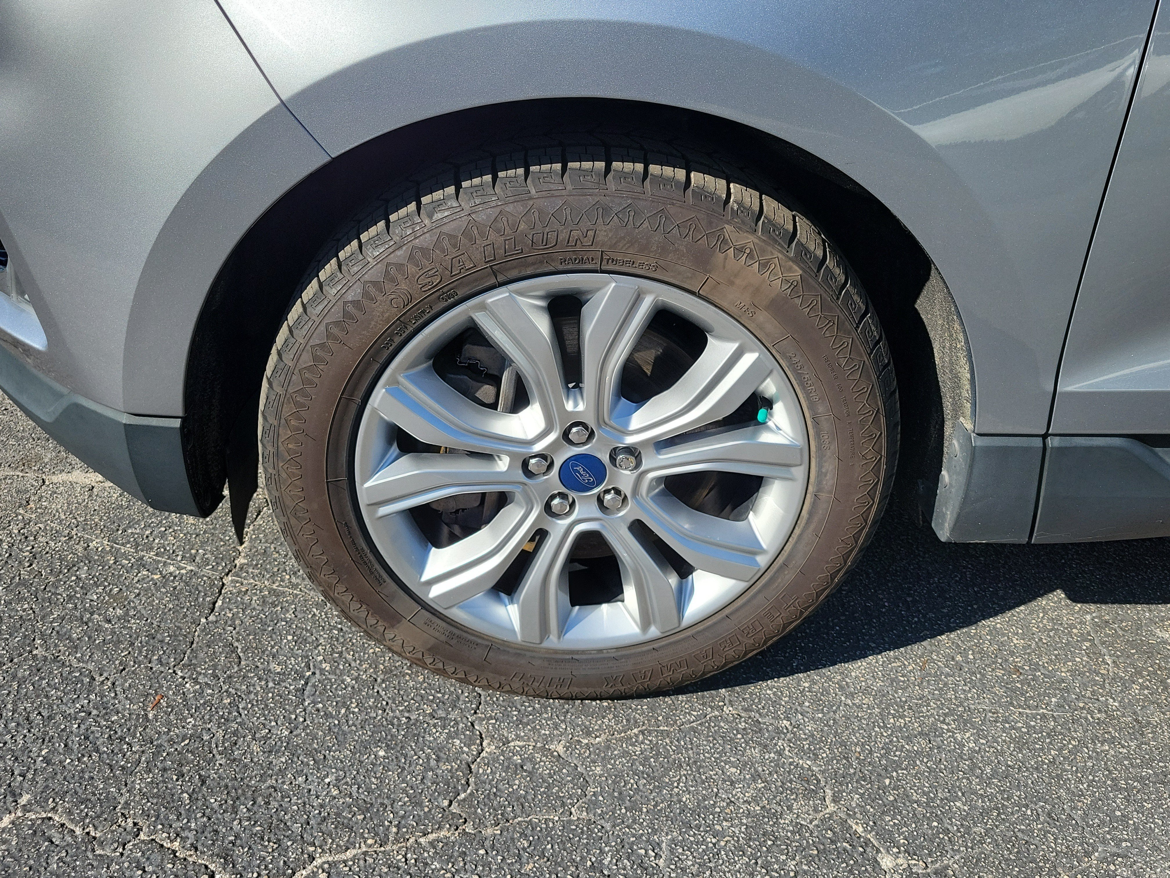 Used 2022 Ford Edge Titanium AWD/4WD image 4