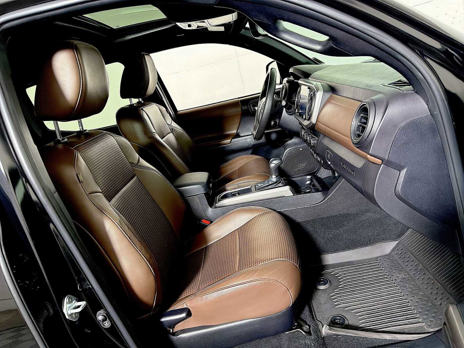 Used 2023 Toyota Tacoma Limited image 25