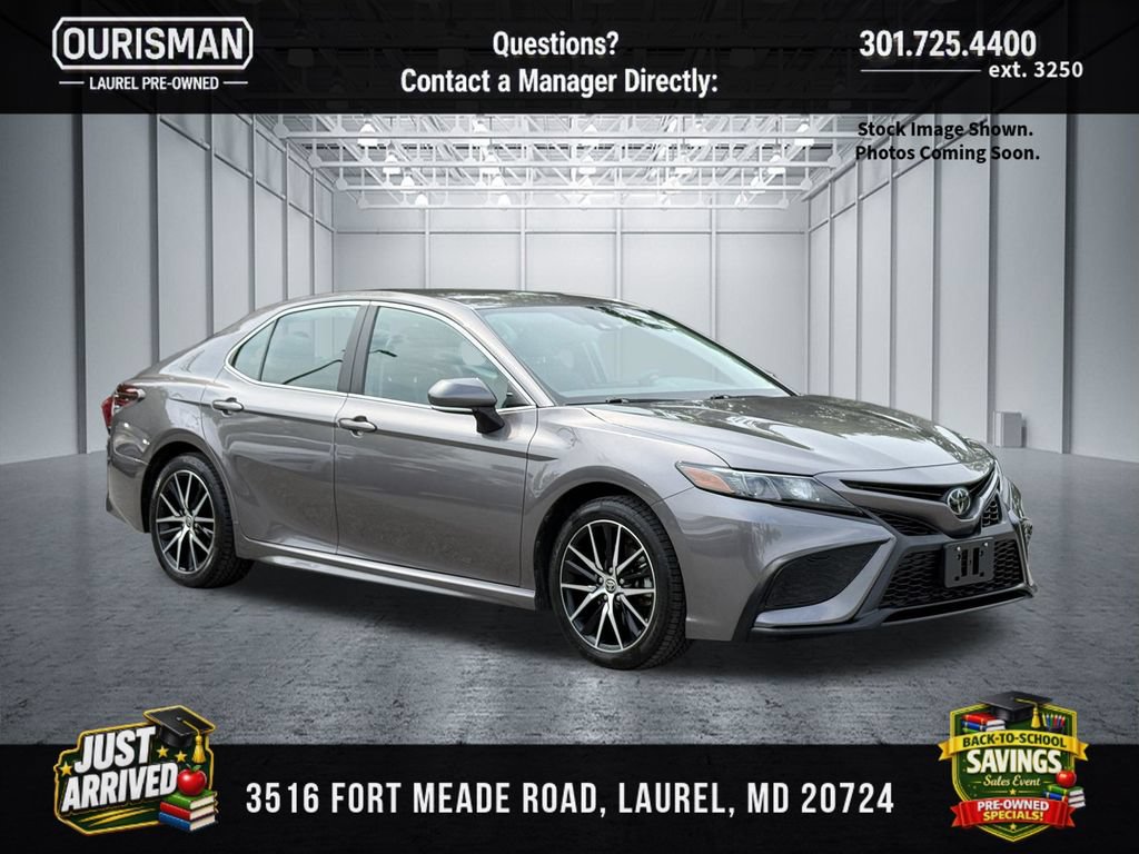 Used 2022 Toyota Camry SE FWD image 1