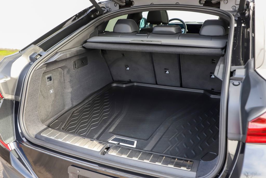 Used 2024 BMW X6 xDrive40i w/ Executive Package image 52