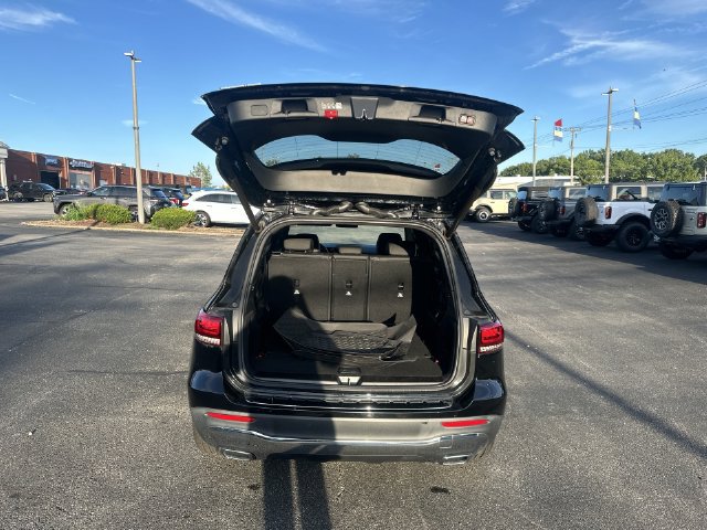 Used 2023 Mercedes-Benz GLB 250 4MATIC w/ Premium Package image 28