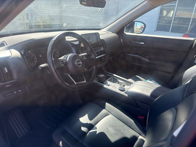 Used 2025 Nissan Pathfinder SL AWD/4WD image 7