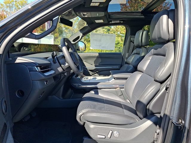 New 2025 Lincoln Navigator L Reserve w/ Jet Appearance Package AWD/4WD image 6