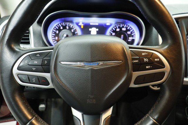 Used 2017 Chrysler 300 Limited RWD image 10
