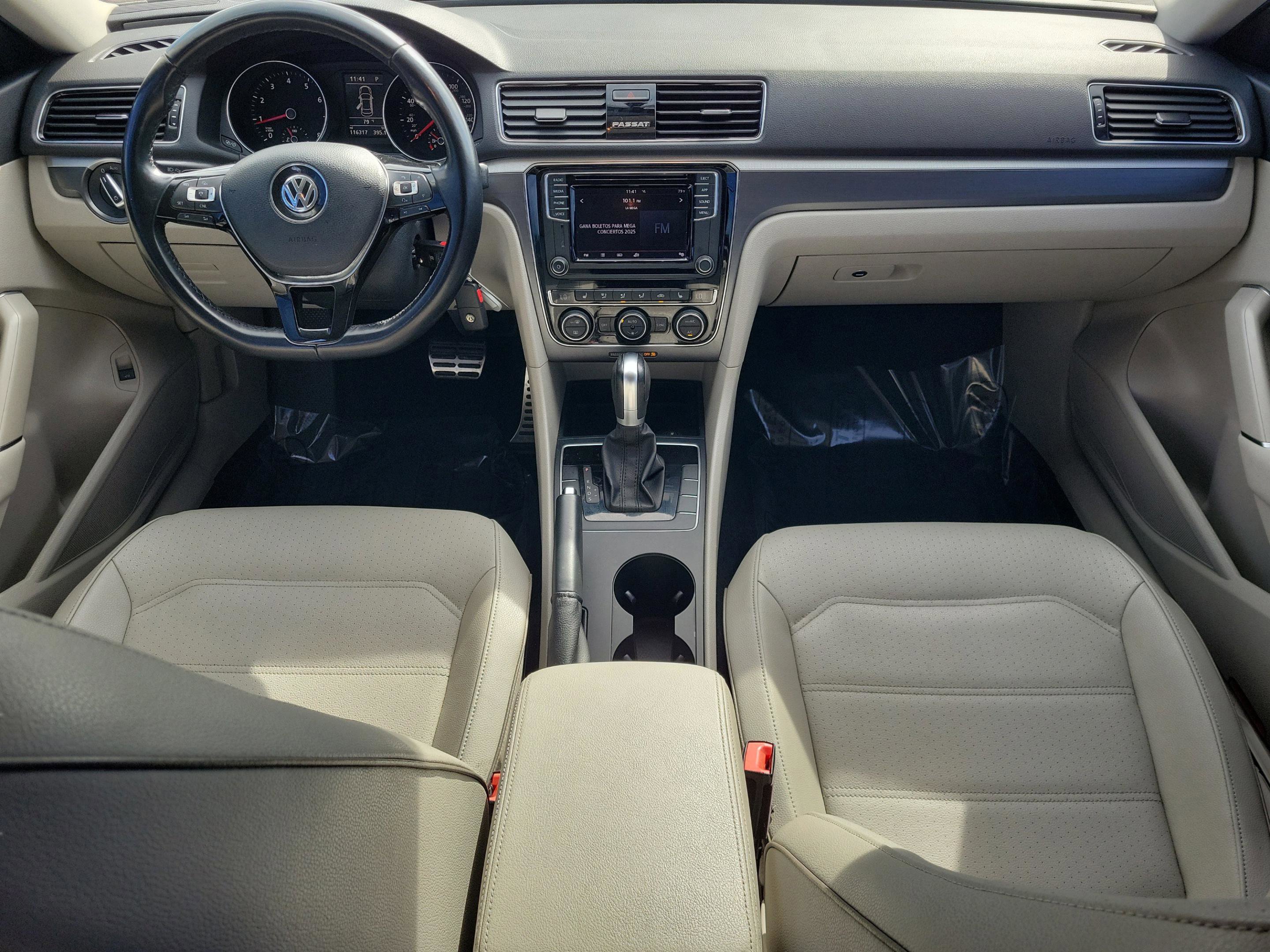 Used 2018 Volkswagen Passat 2.0T R-Line w/ R-Line Lighting Package image 12