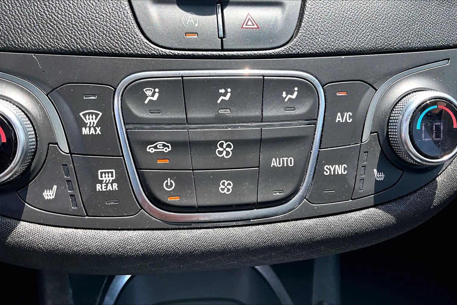 Used 2021 Chevrolet Malibu LT FWD image 31