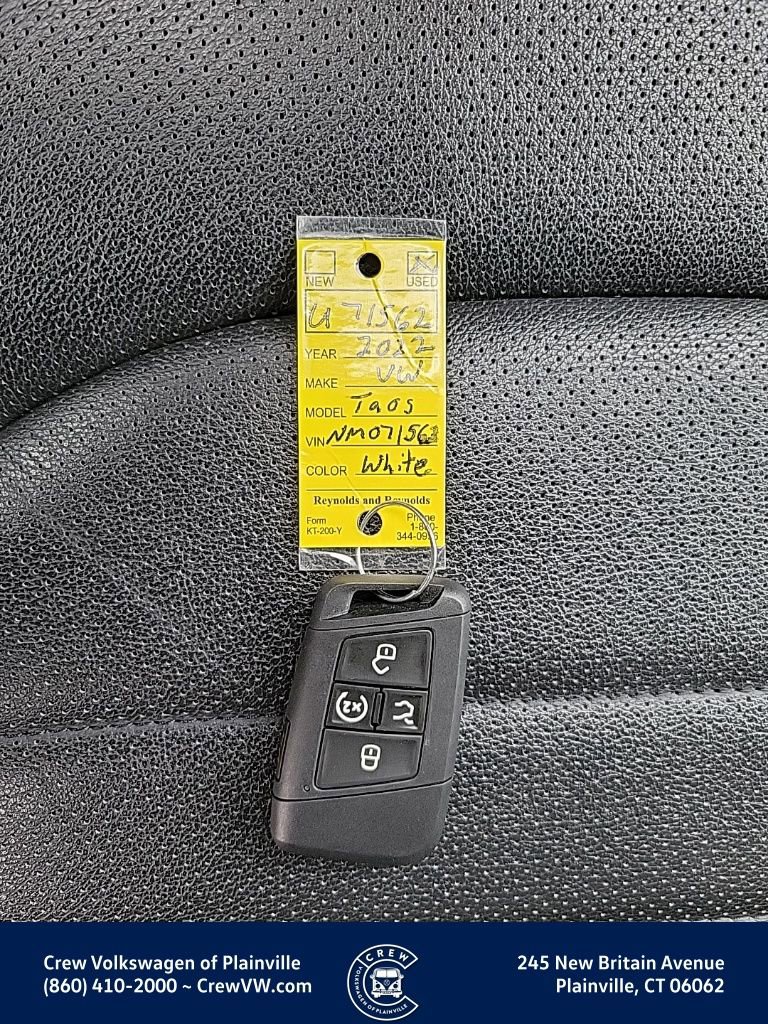 Certified 2022 Volkswagen Taos SEL image 36